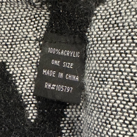 Shawl Poncho Black & Gray Reversable Open Front Blanket Style- One Size - Picture 8 of 9